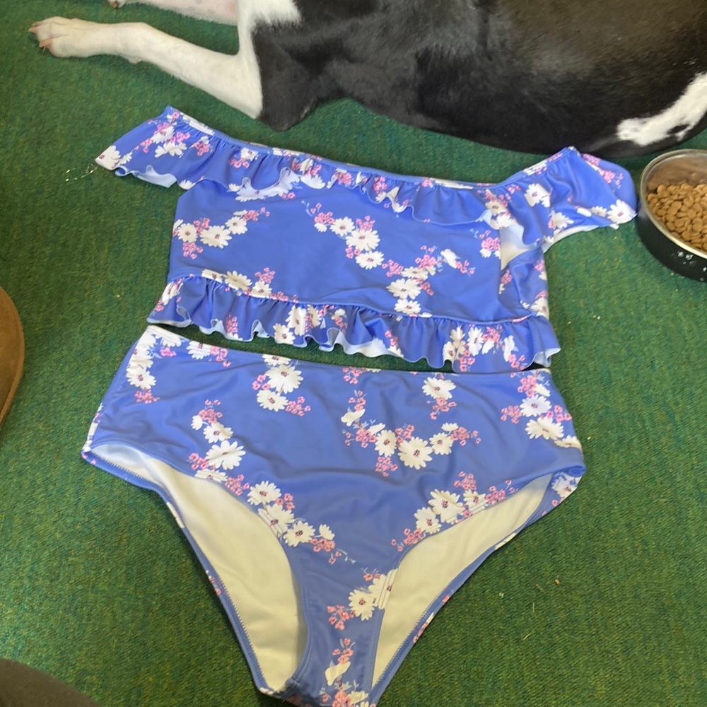 Floral bikini suit